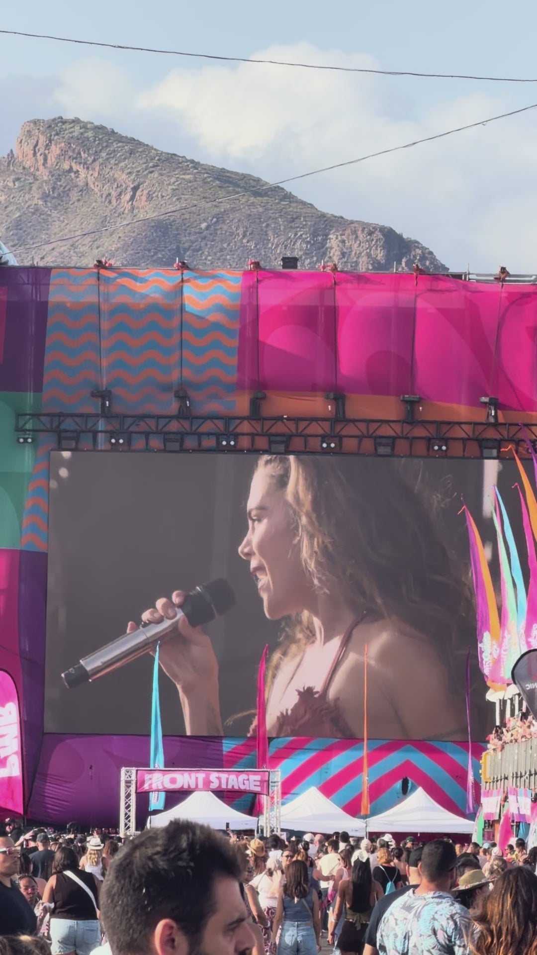 Cargar vídeo: Servicio de maquillaje en stand para festivales y conciertos en España – Anny Colors
